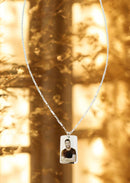 Colar pingente retangular banhado a prata