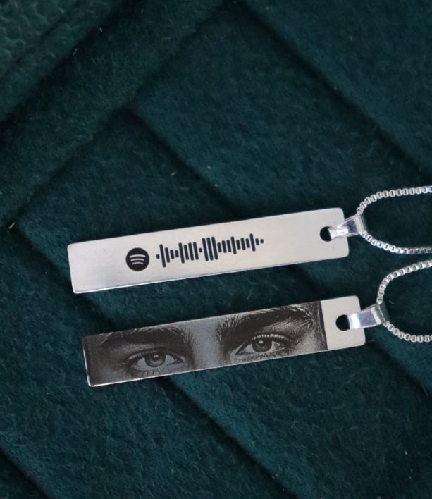 Colar plaquinha banhado prata (foto,olhar,sorriso, qr code spotify)